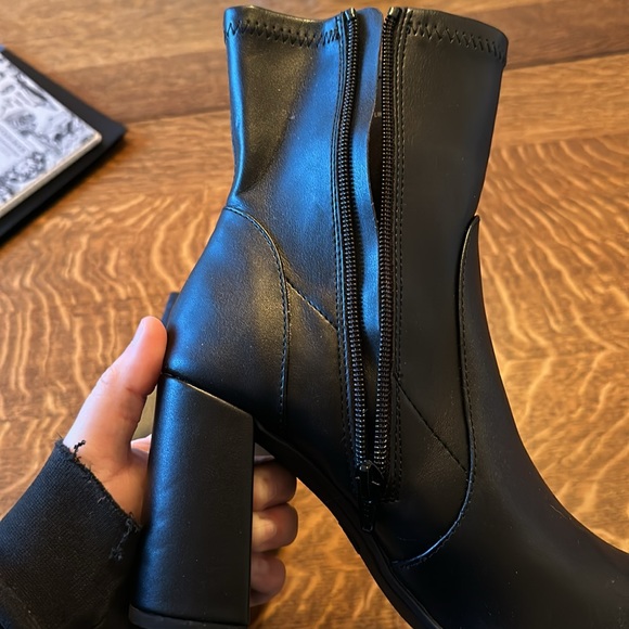 A New Day Heeled Boot Size: 7.5 - Picture 7 of 7